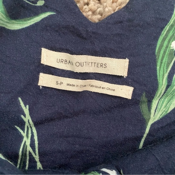 Urban Outfitters Malena Navy Floral Button-Down Midi Dress Size Small - Picture 4 of 16